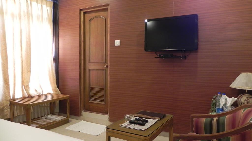 Hotel Aram Jamnagar Room photo